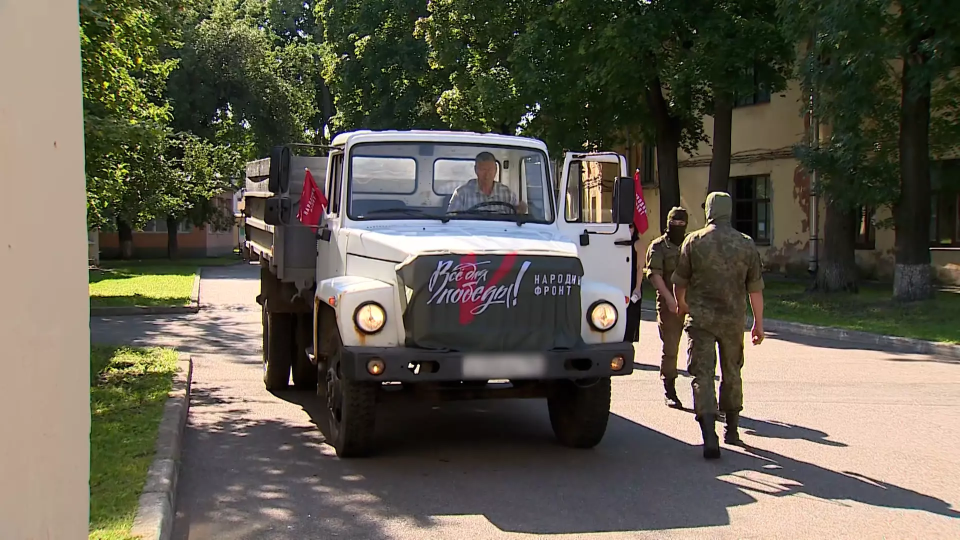 Очередная партия техники отправилась из Петербурга в зону СВО