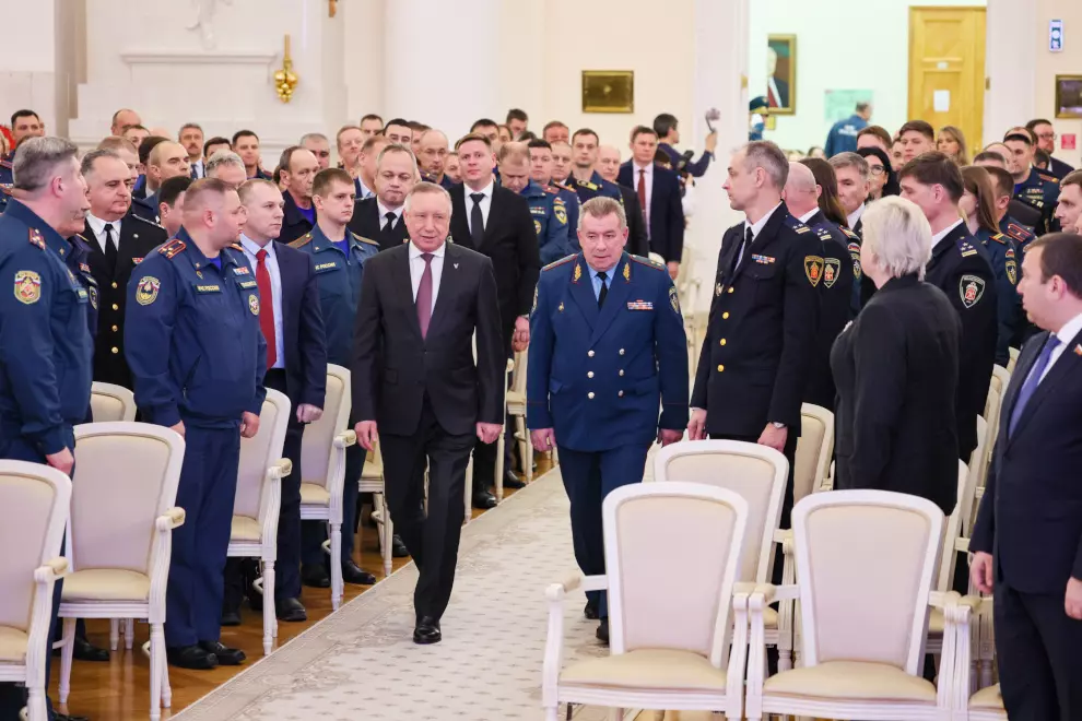 Губернатор поблагодарил пожарных и спасателей за их нелегкий труд