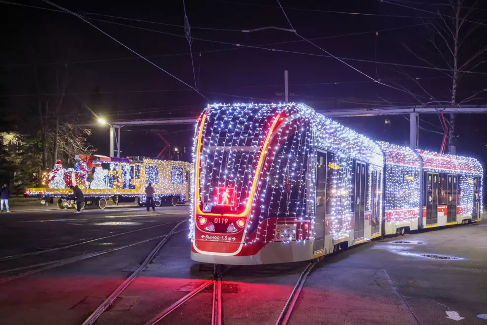 В ежегодной новогодней акции Горэлектротранса „Волшебный трамвай“ участвуют новейшие трамваи „Витязь-М“ и троллейбусы