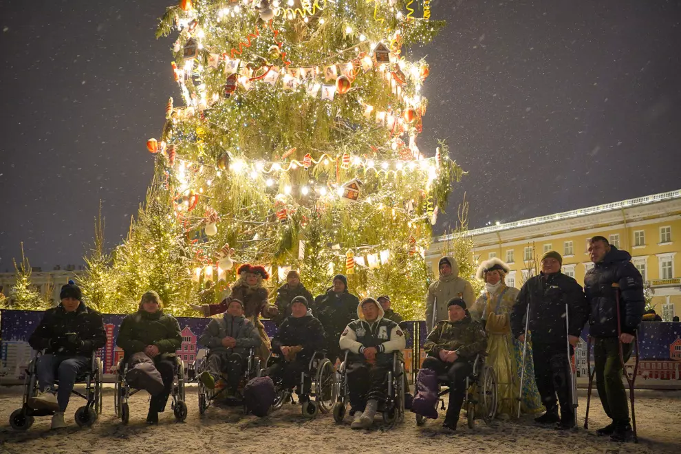 Участники специальной военной операции побывали на экскурсии по новогоднему городу