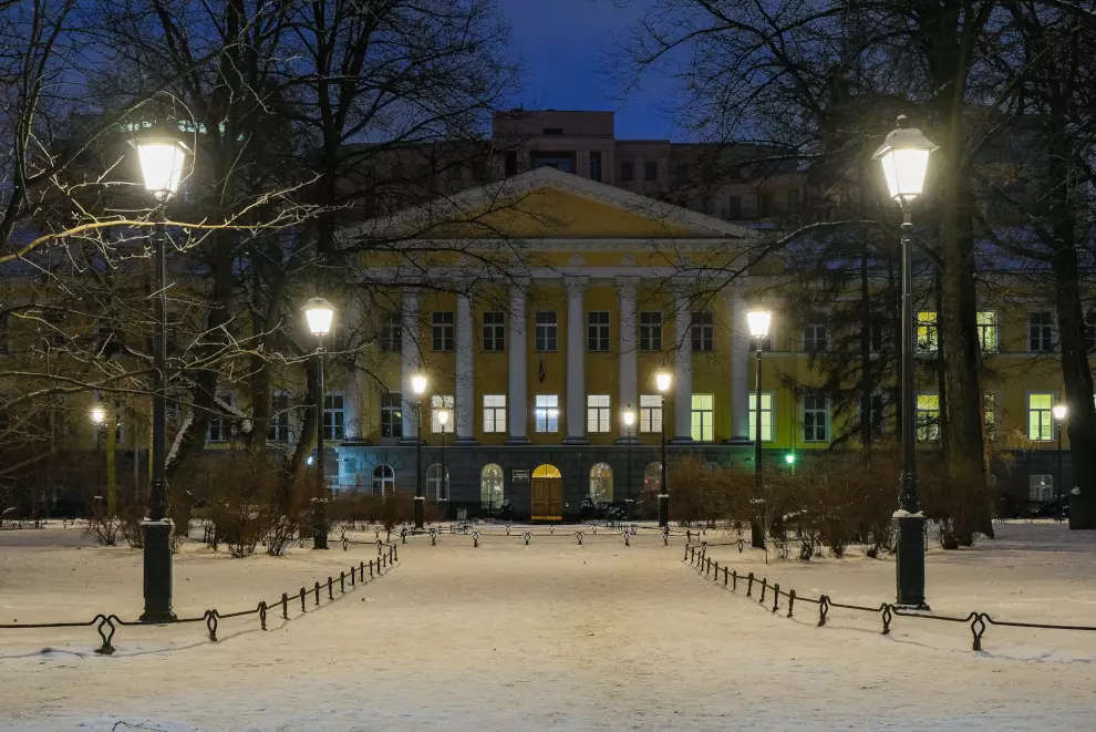 В Центральном районе завершилась реконструкция системы освещения сада Салтыкова-Щедрина