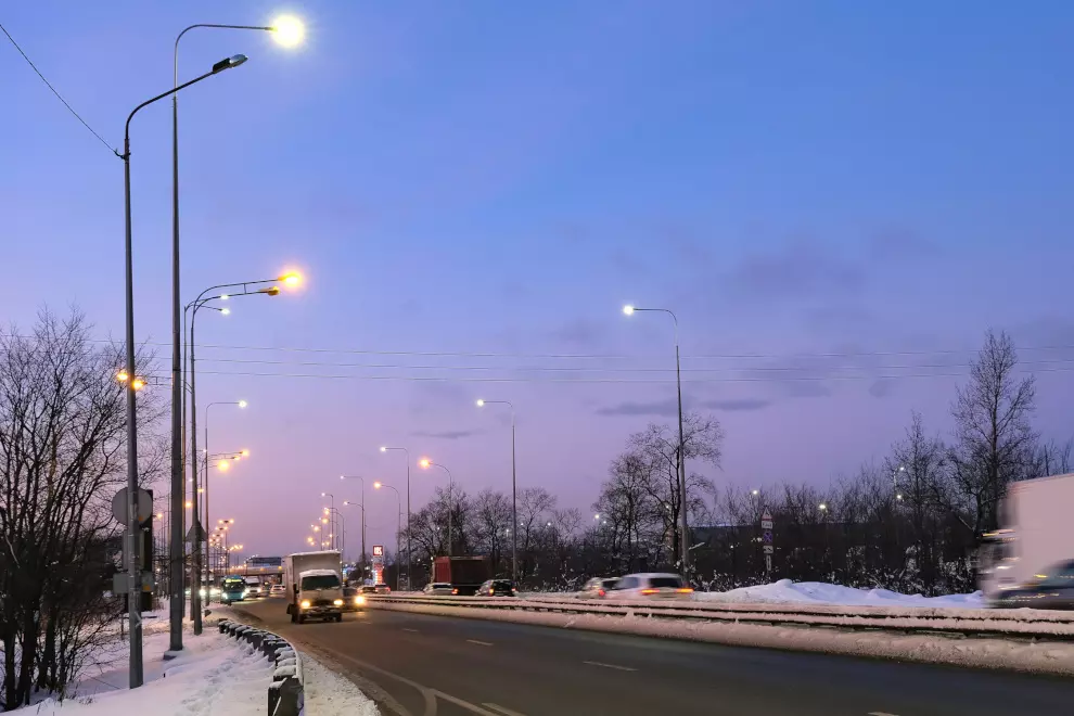 Завершены работы по установке нового наружного освещения на участках трассы М-10