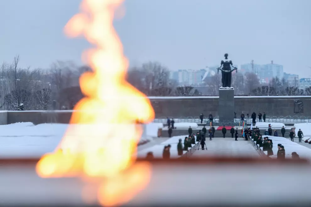 На Пискарёвском кладбище состоялась торжественно-траурная церемония возложения венков и цветов