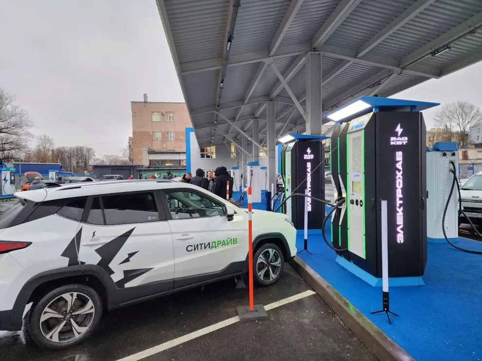 Все 18 районов города получили «быстрые» электрозарядные ЭЗС