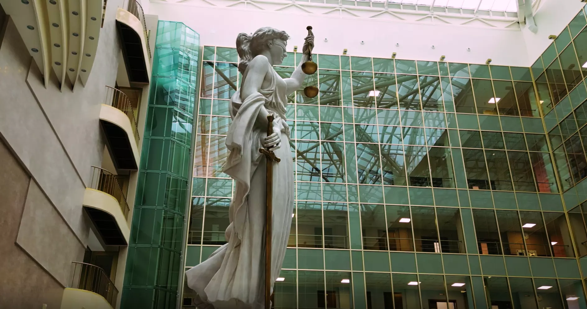 Губернатор поблагодарил судей за честную службу на благо города