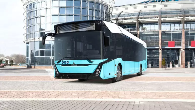 В городе поставили сто больших электробусов модели МАЗ 303Е23