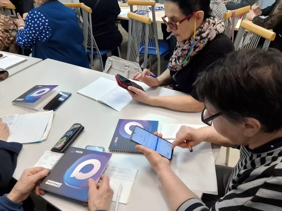 В городе проходят бесплатные занятия которые помогут освоить мессенджер МАХ