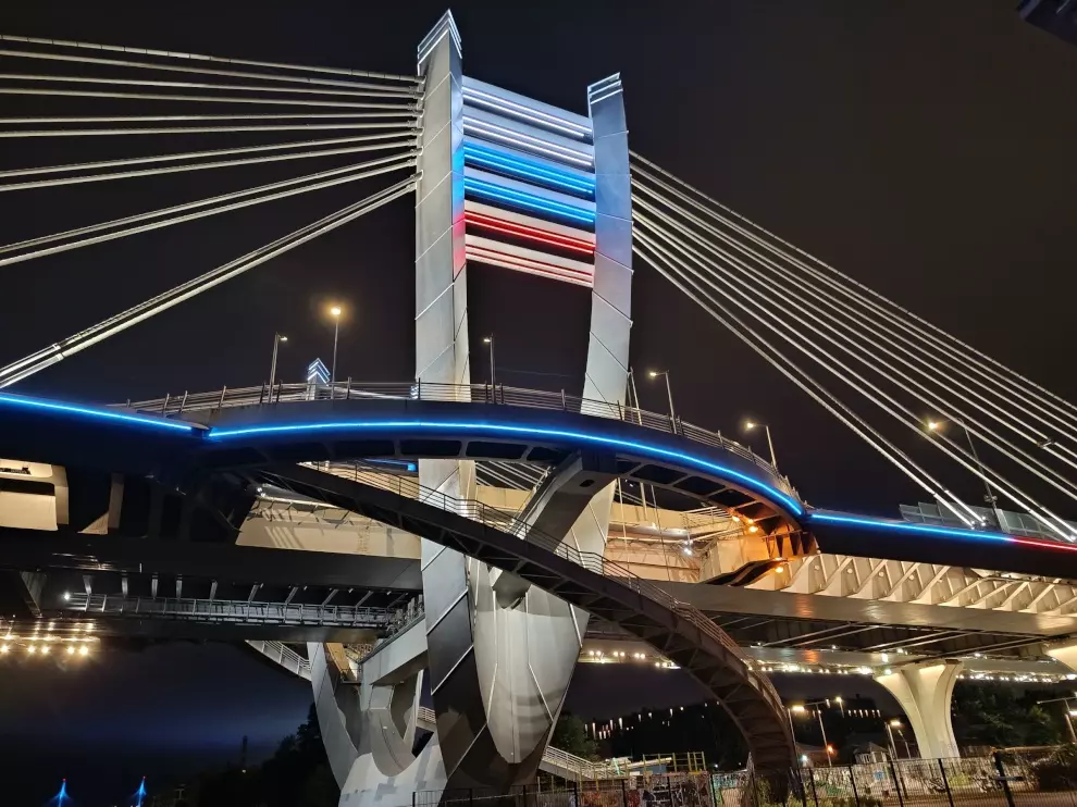 Три петербургских моста предстанут в цветах российского флага