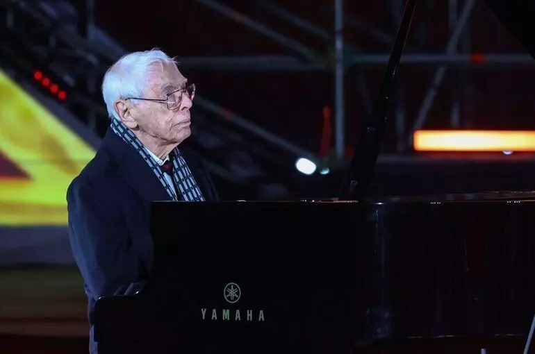 Александр Беглов поздравил Александра Зацепина с юбилеем