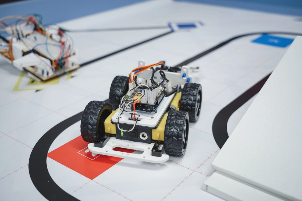 Команда учеников лицея №244 завоевала главную награду на соревнованиях по робототехнике