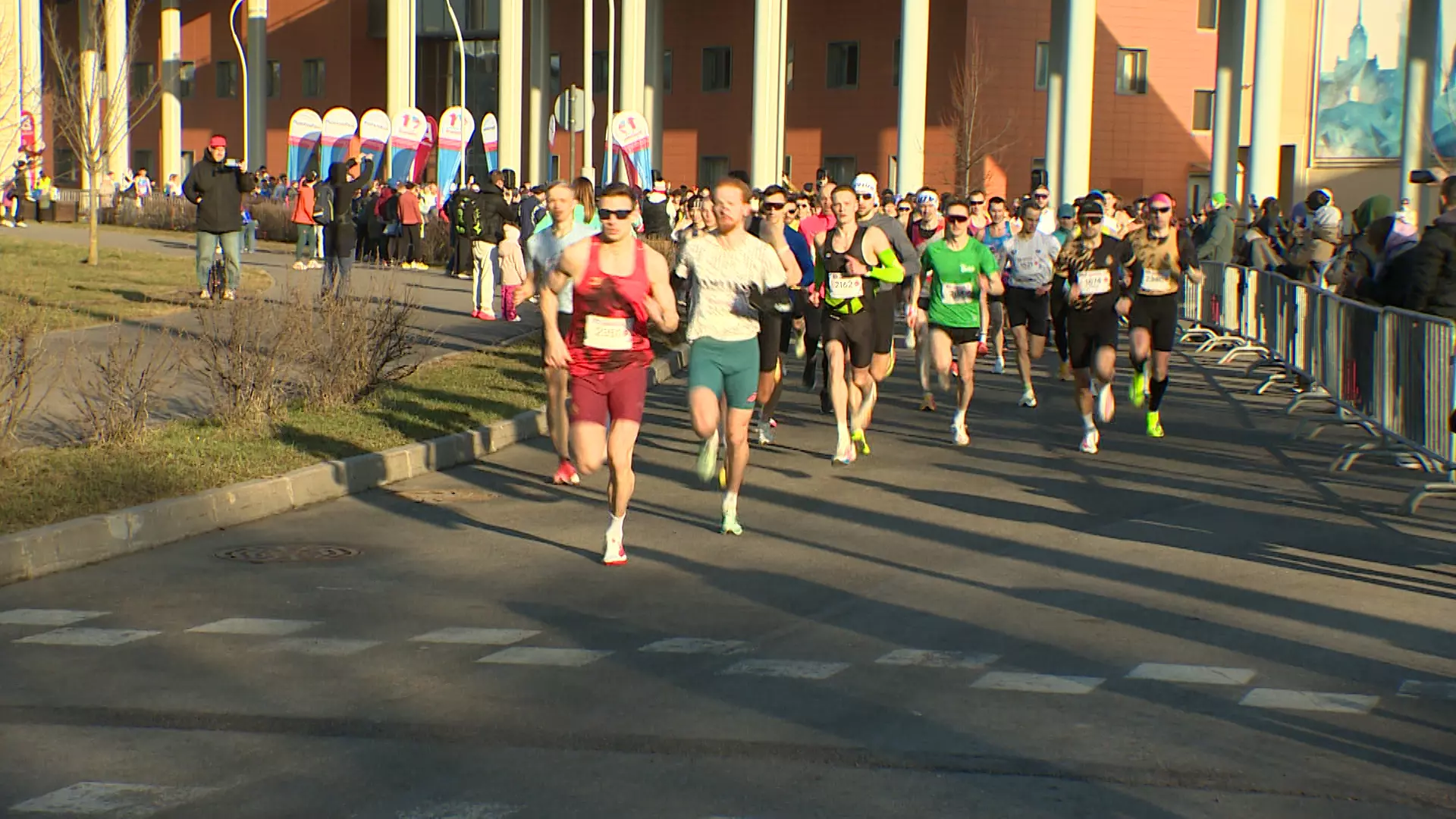 В городе прошел первый весенний забег «Скоростная десятка»