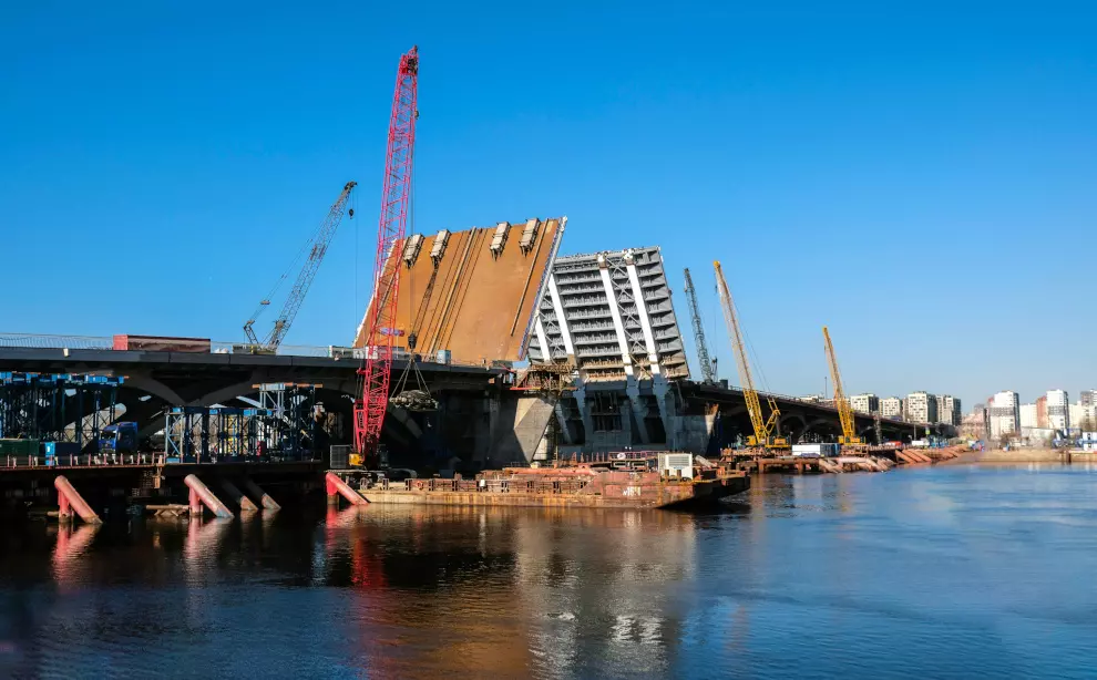 На Большом Смоленском мосту продолжаются технические разводки