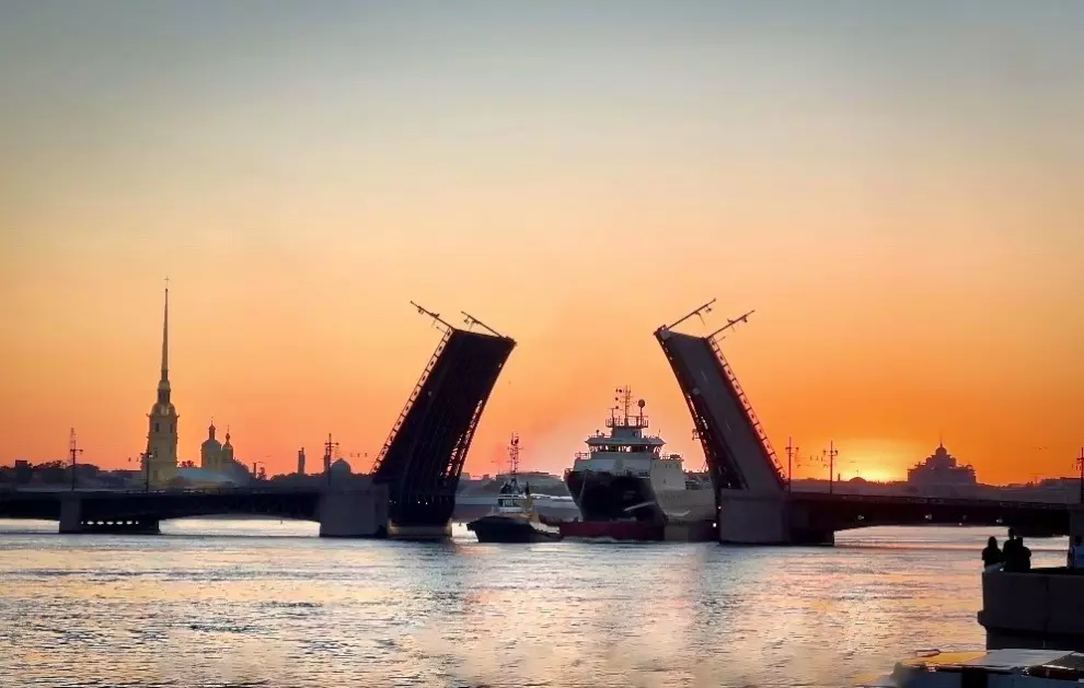 В городе стартует ежегодный период разводки мостов через Неву