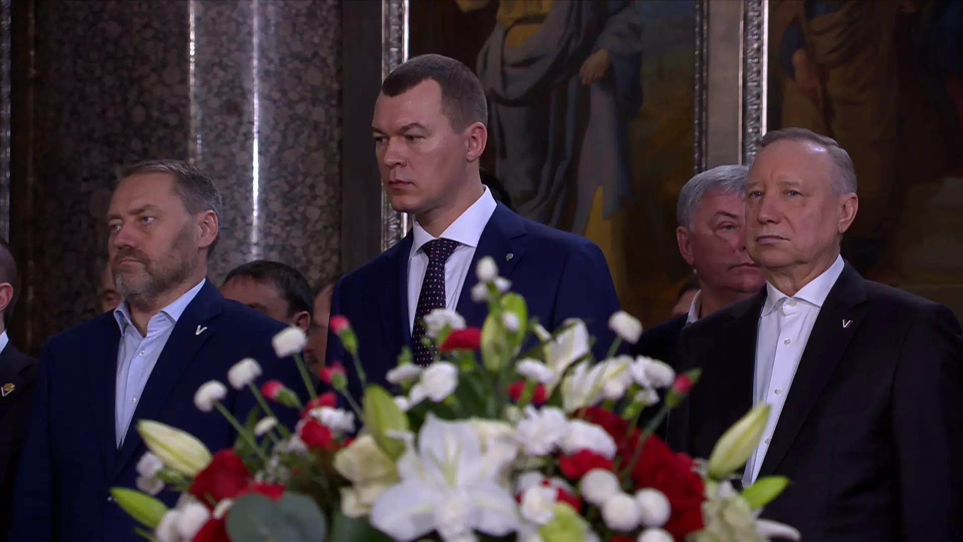 Губернатор поздравил жителей с праздником Пасхи