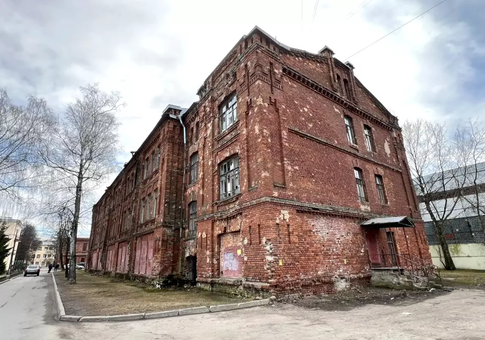На торги выставлено здание казармы лейб-гвардии Стрелкового