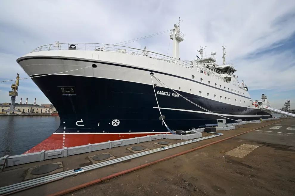 На Адмиралтейских верфях ОСК состоялась торжественная церемония подъёма Государственного флага