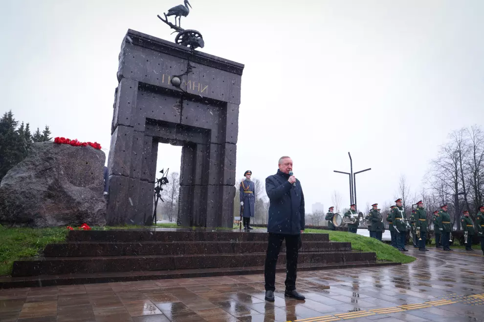 Александр Беглов возложил цветы к памятнику «Жертвам радиационных аварий и катастроф»