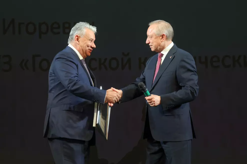 Александр Беглов поздравил коллектив Городского клинического онкологического диспансера с юбилеем