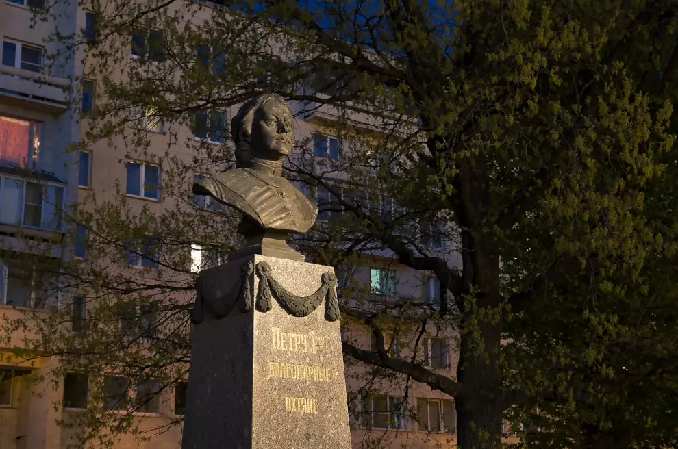 У Красногвардейской площади завершена реконструкция наружного освещения