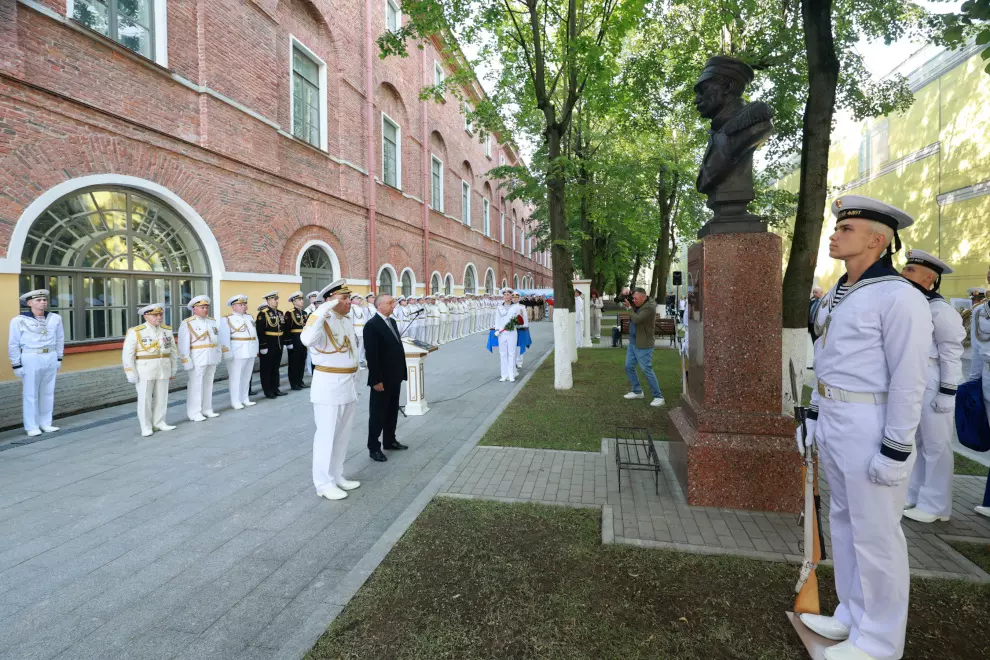 В городе открыли бюст прославленного флотоводца — адмирала Нахимова