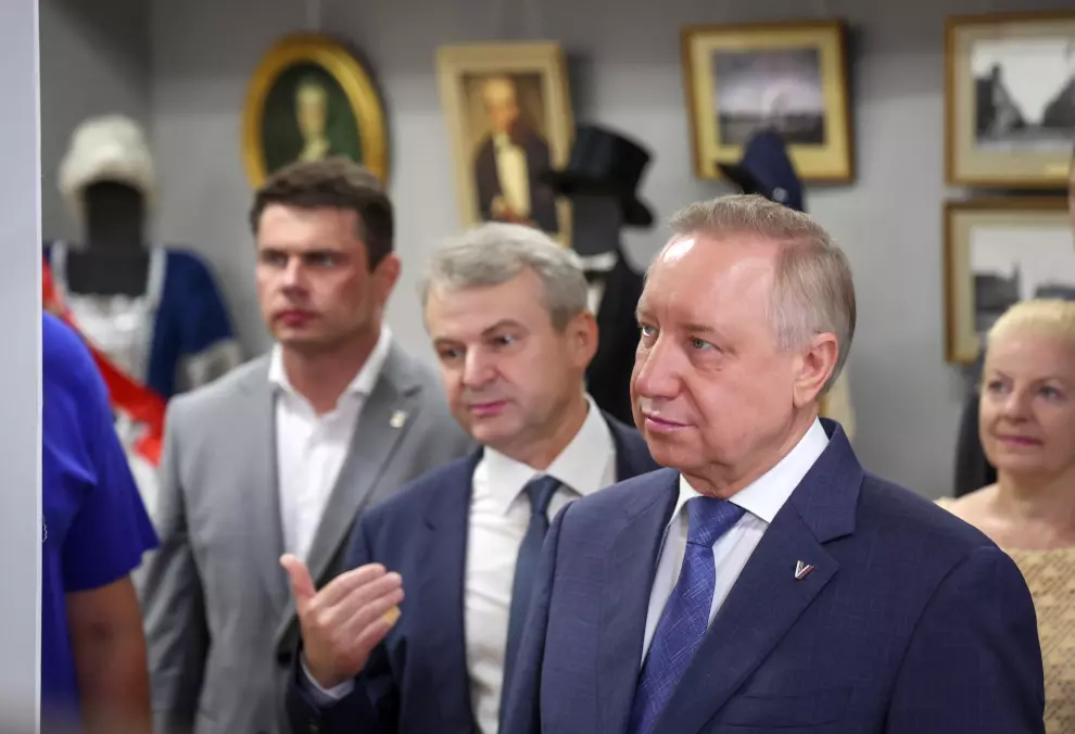 Александр Беглов посетил выставку достижений Кировского района
