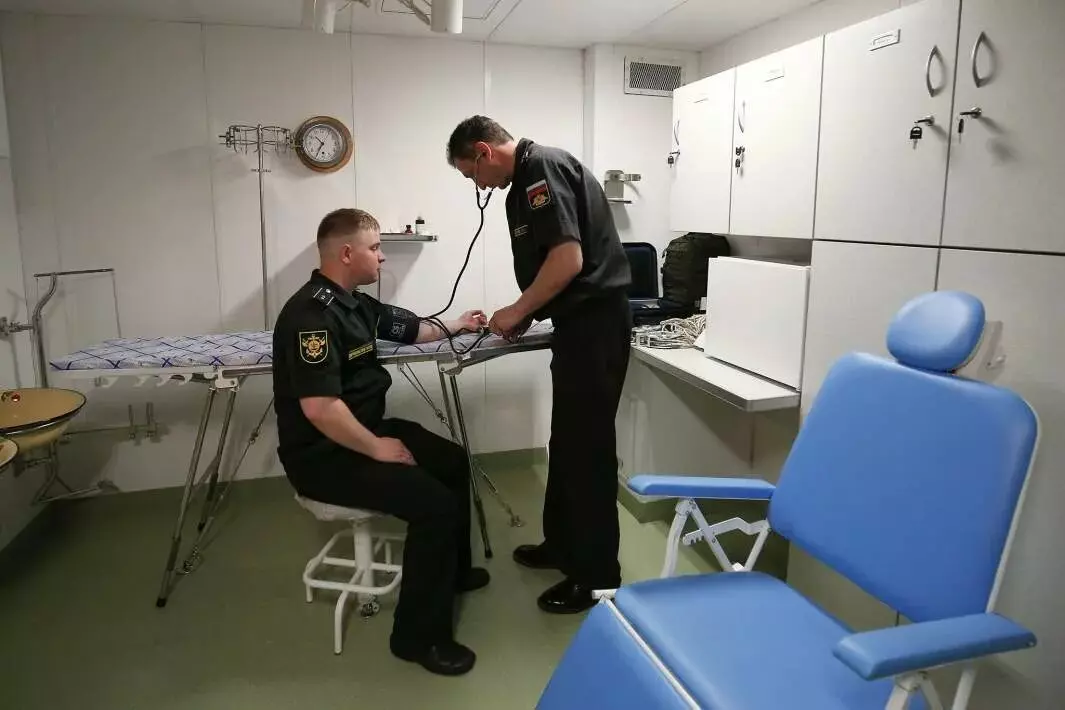 Губернатор осмотрел экспозицию «Инновационное медицинское оборудование и разработки»