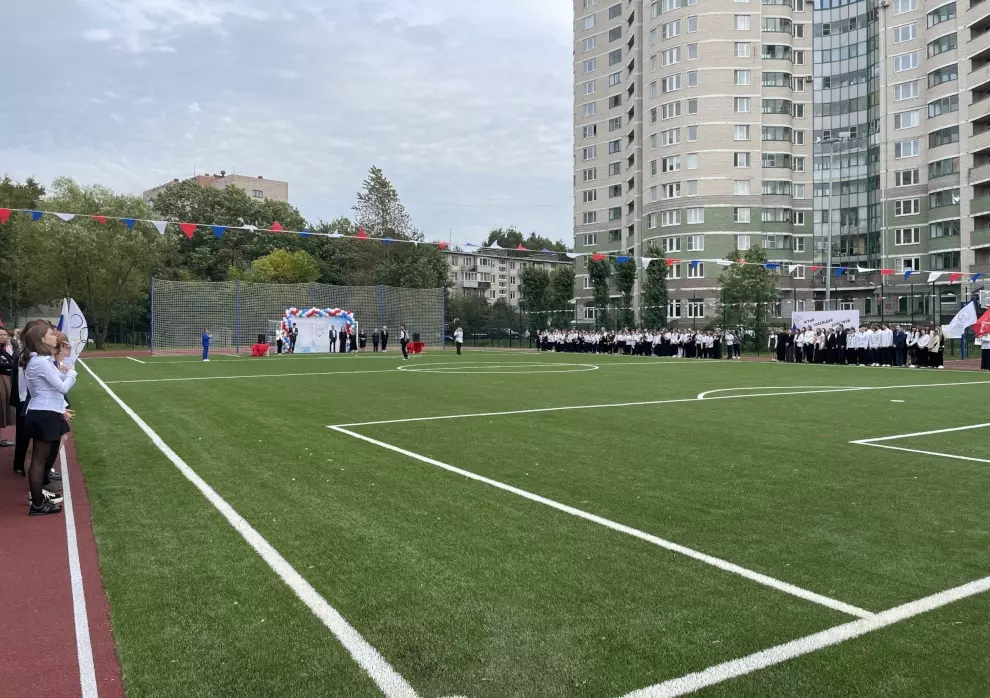 Отремонтирован школьный стадион в Московском районе