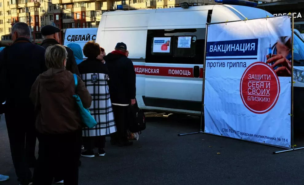 В 10 районах города работали 20 передвижных прививочных пунктов