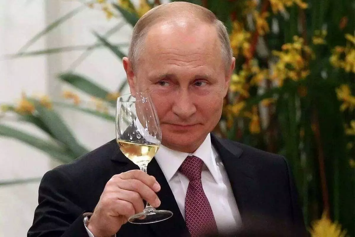 Александр Беглов поздравил Владимира Путина с днём рождения