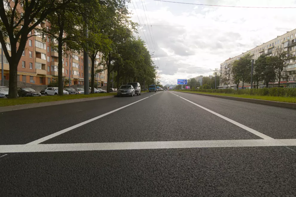 В Калининском районе отремонтировали участок Светлановского проспекта