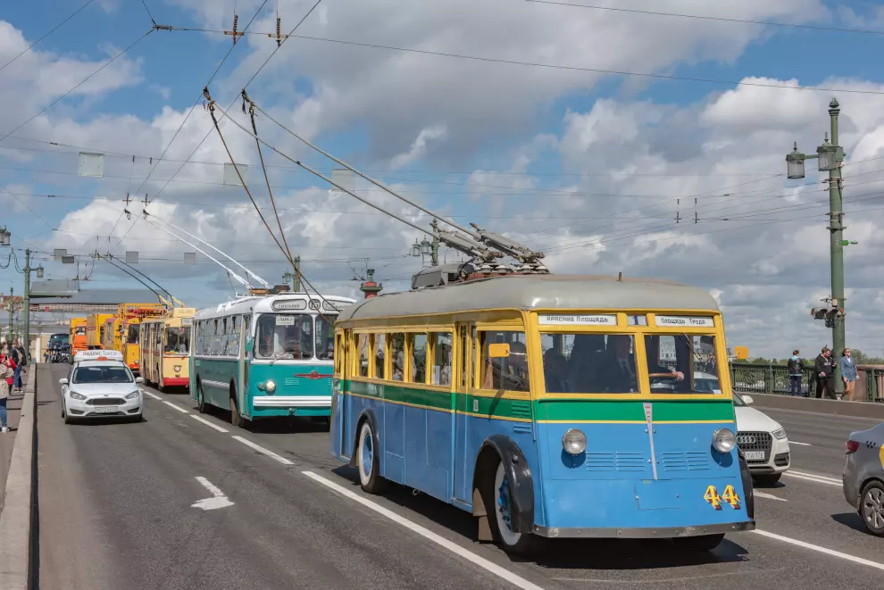 Город отмечает 90-летие троллейбусного движения
