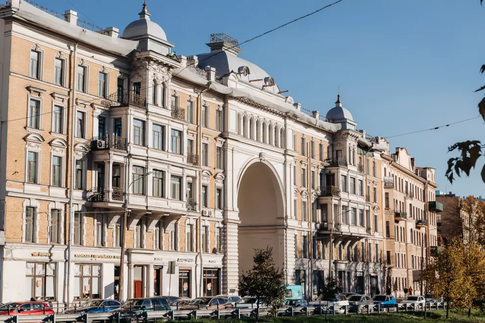 Подходит к концу капитальный ремонт крыши доходного дома Дмитрия Поршнева